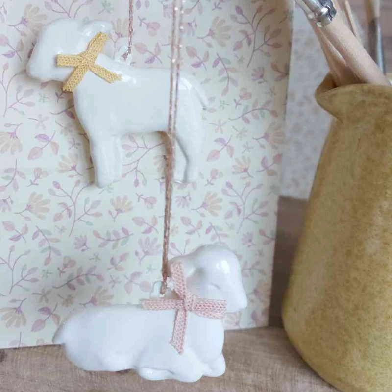 Maileg LAMM stehend Anhänger mit gelber Schleife OSTERN Ornament 7,5 cm Osterschmuck