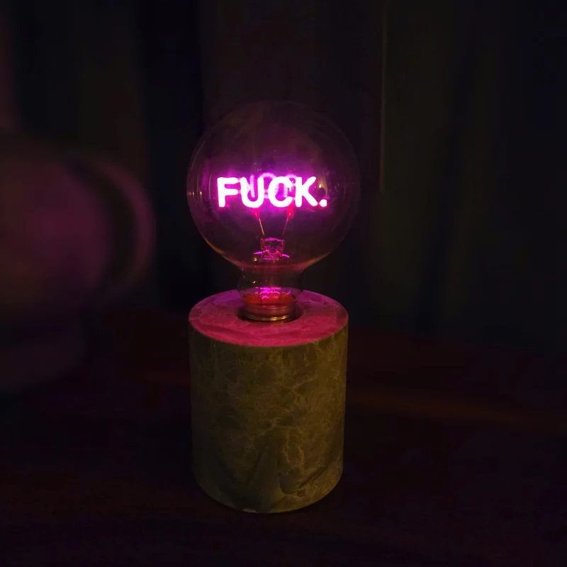 Tischleuchte FUCK pink ca. 18x8x8 cm Statement-LED-Licht mit Betonoptik-Sockel