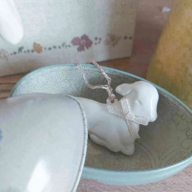 Maileg LAMM liegend Anhänger mit cremefarbener Schleife OSTERN Ornament 6,5 cm Osterschmuck