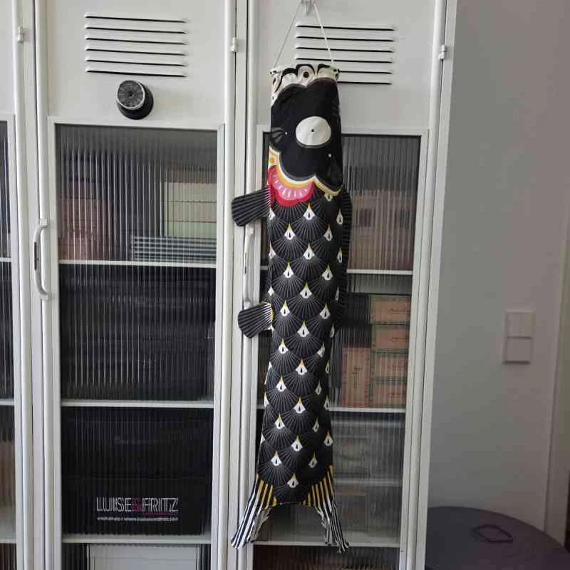 KOINOBORI DADDY black ca. 100x35 cm Koi-Karpfen Windsack / Wanddeko Bio-Baumwolle