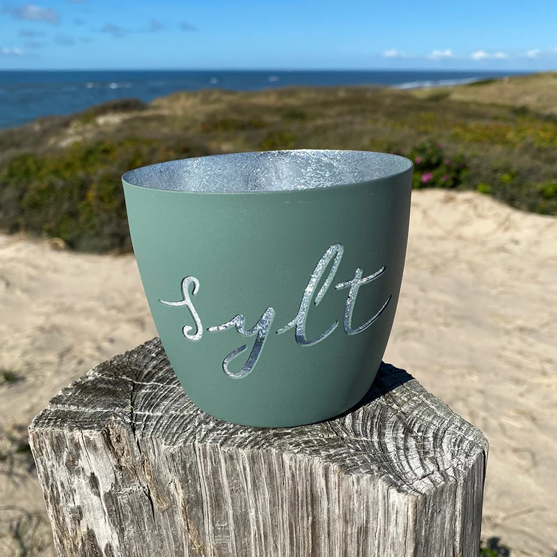 Windlicht im exklusiven Sylt Design Schriftzug Grün Mittel