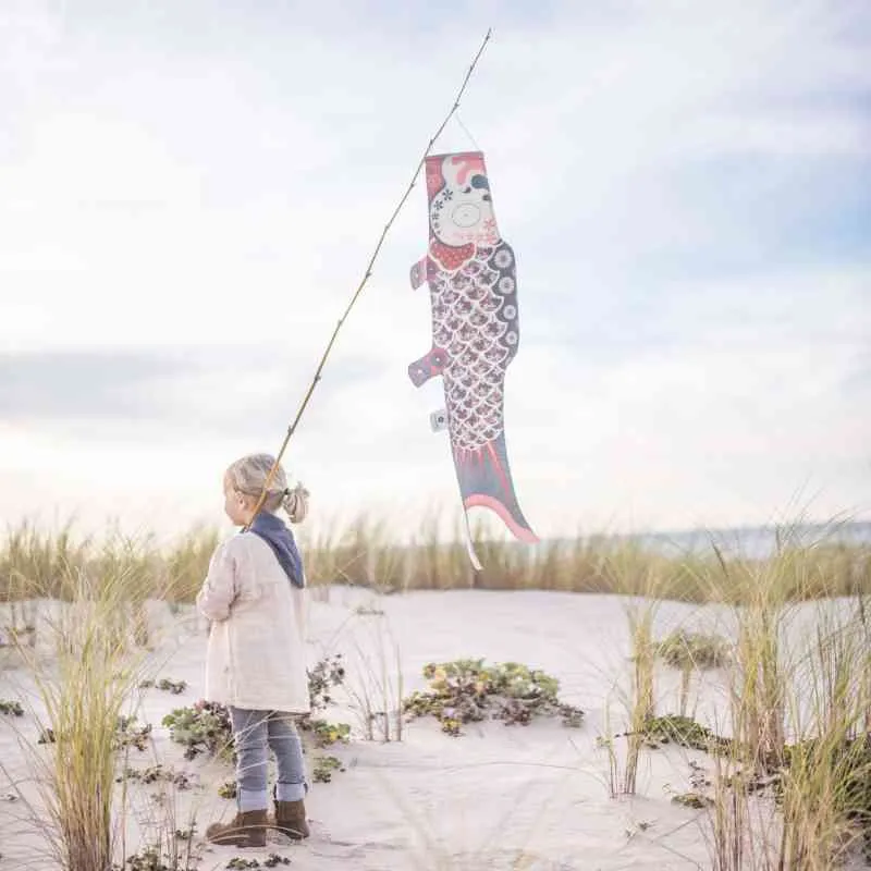 KOINOBORI ARGENTE silber / zartrosa ca. 100x35 cm Koi-Karpfen Windsack / Wanddeko Bio-Baumwolle