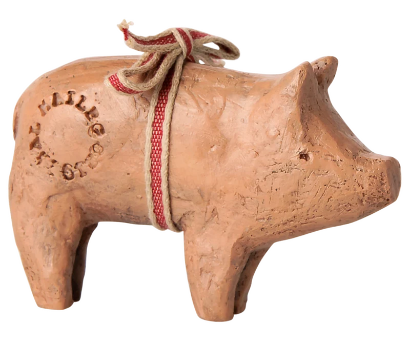 Maileg SCHWEIN ca. 9x6 cm mit Band und Geschenkbox | Sammlerstück Glücksschwein klein