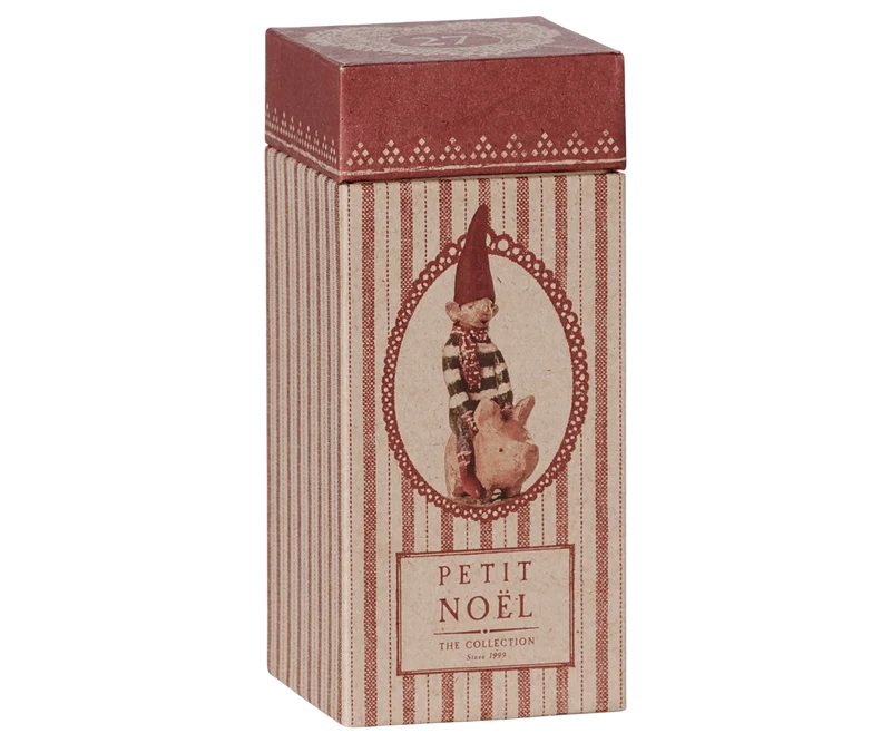 Maileg PETIT NOEL No. 27 ca. 12 cm Wichtel auf Schwein Weihnachtsdeko | Sammlerstück