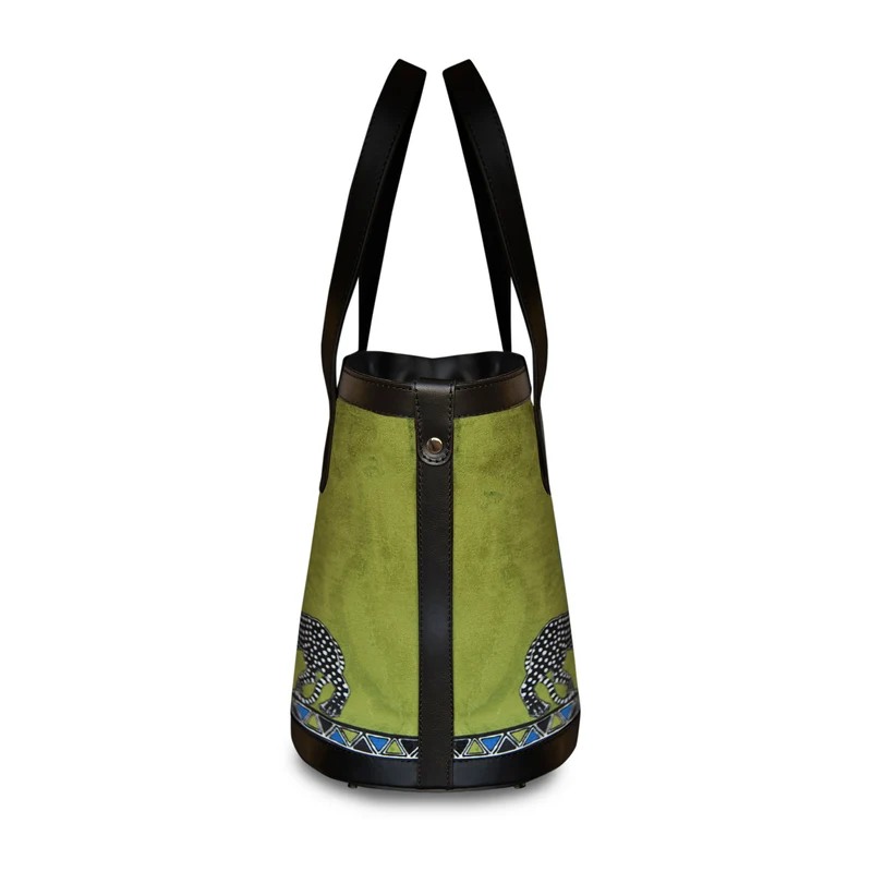 Velvet BUCKET BAG in grün