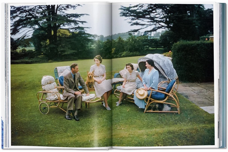 Her Majesty. A Photographic History 1926–2022