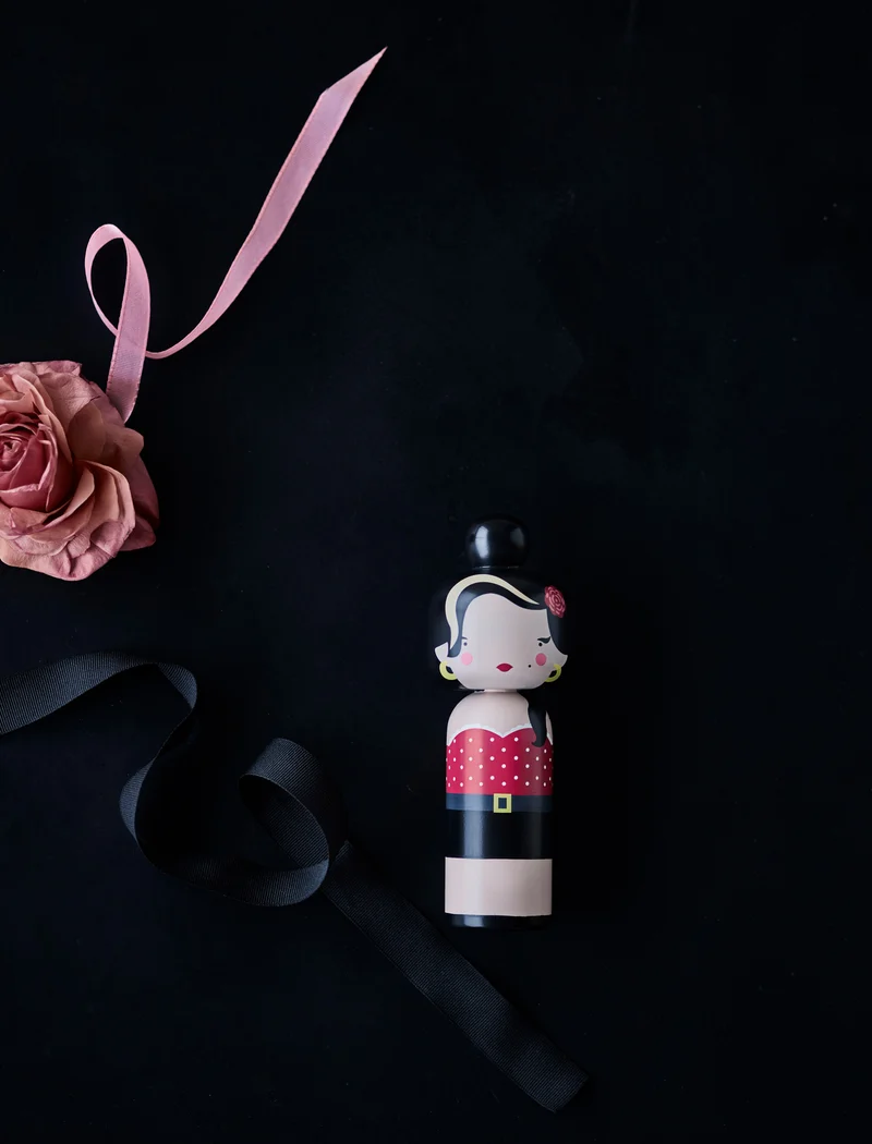Kokeshi-Puppe AMY WINEHOUSE 18 cm