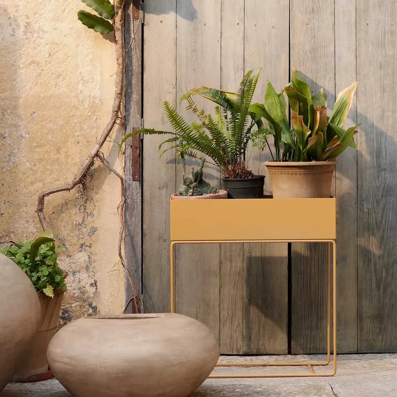 ferm LIVING Blumenkasten Plant Box | mit Füßen aus Metall