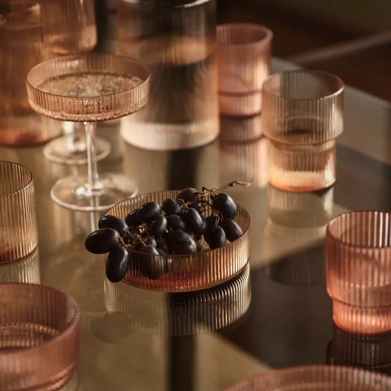 Ripple Dessertschalen Glas 4er Set – geriffelte Servierschalen von ferm LIVING