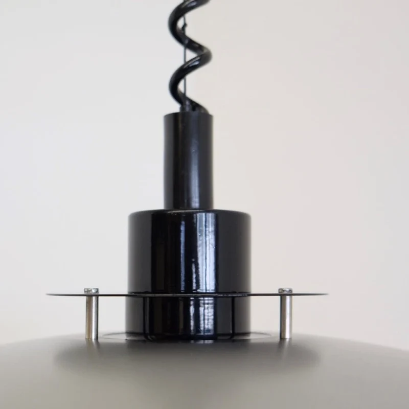 Futuristische Vintage Pendelleuchte aus Metall - Skandinavisches Design der 1980er - DesignWe.Love