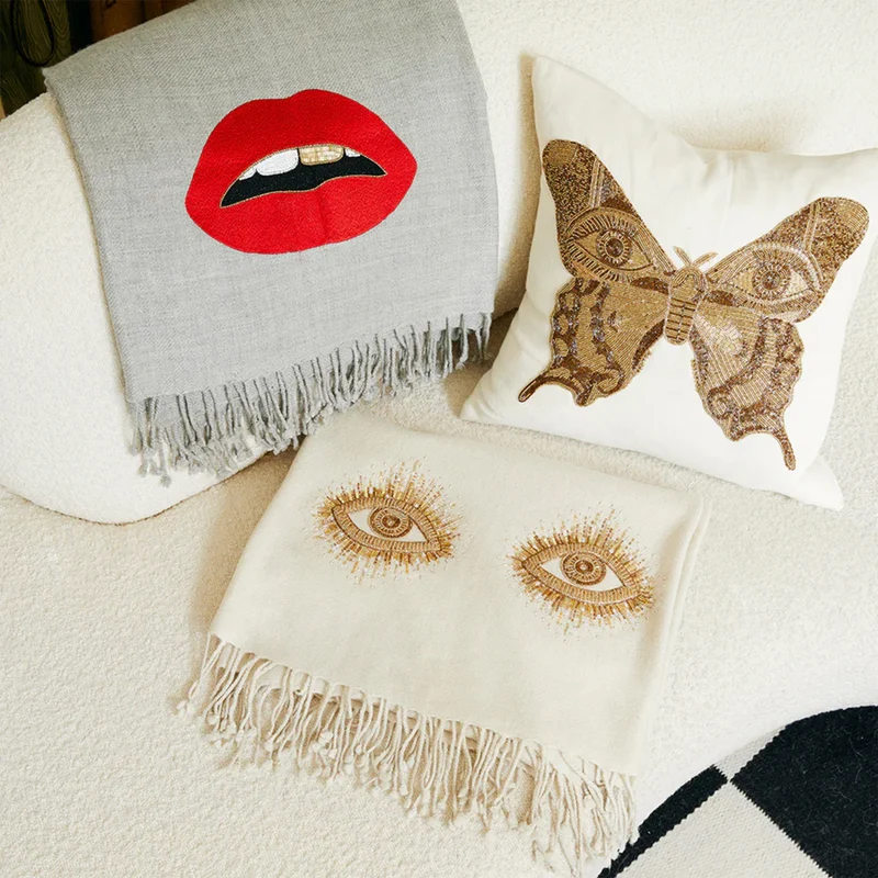 Plaid LIPS Merinowolle hellgrau