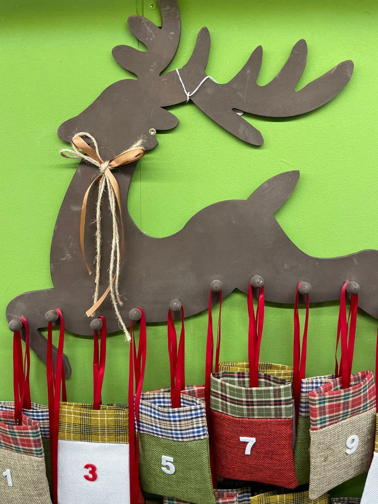 Riffelmacher Adventskalender Hirsch mit 24 Säckchen zum Befüllen 19608 | 70 x 75cm