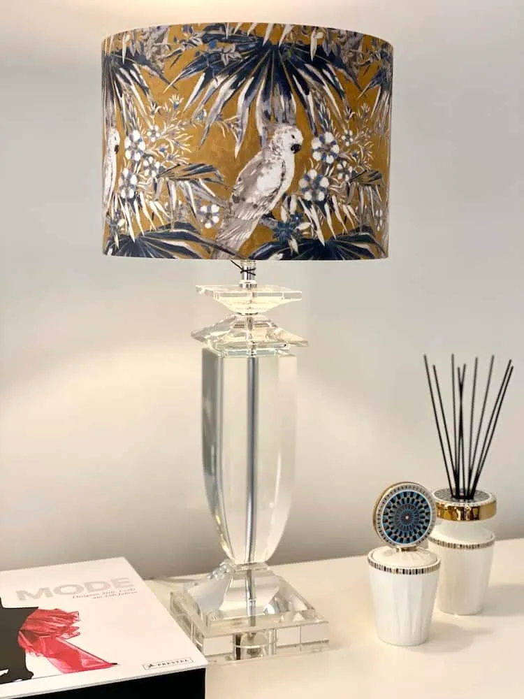 Tischlampe HORNAVAN Glas Papagei ocker 60cm