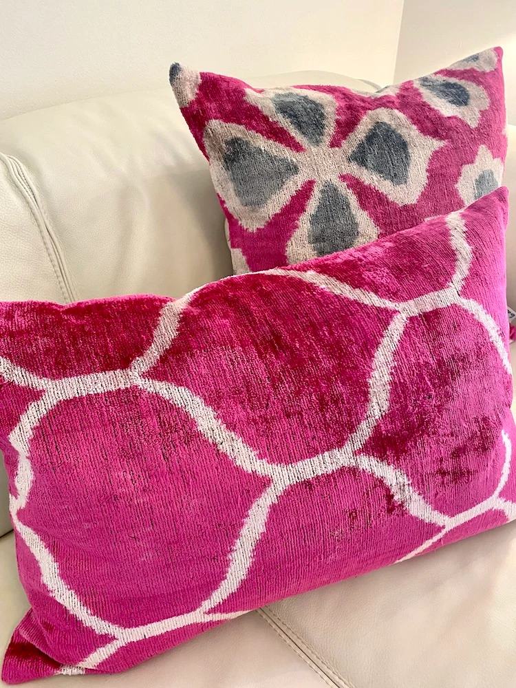 Kissen 'IKAT' aus Seidensamt - Kreise- fuchsia-creme 40x60 cm