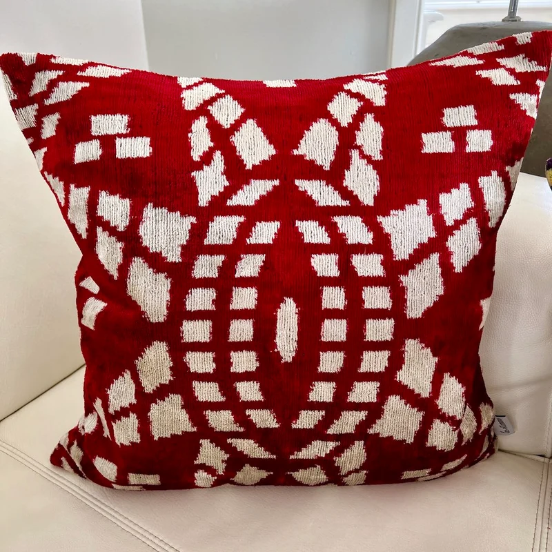 Samtkissen 'IKAT' - rot 50x50 cm