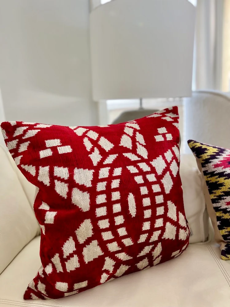 Samtkissen 'IKAT' - rot 50x50 cm