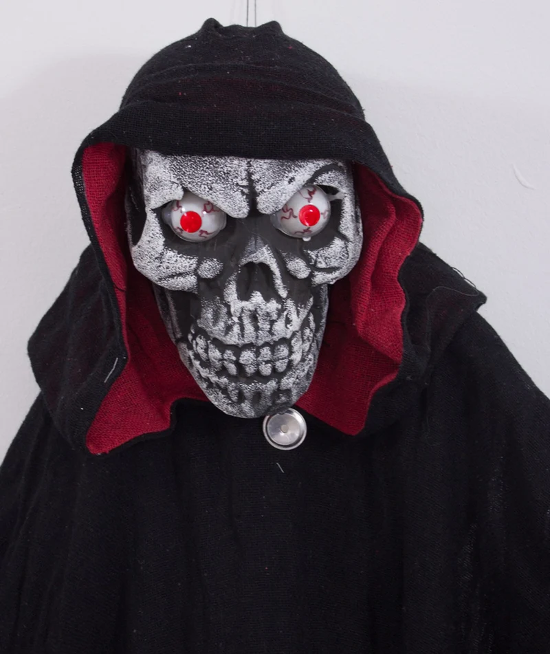 Halloween Dekoration Vampir mit Totenkopf animiert 155 cm | Standfigur mit Licht & Sound