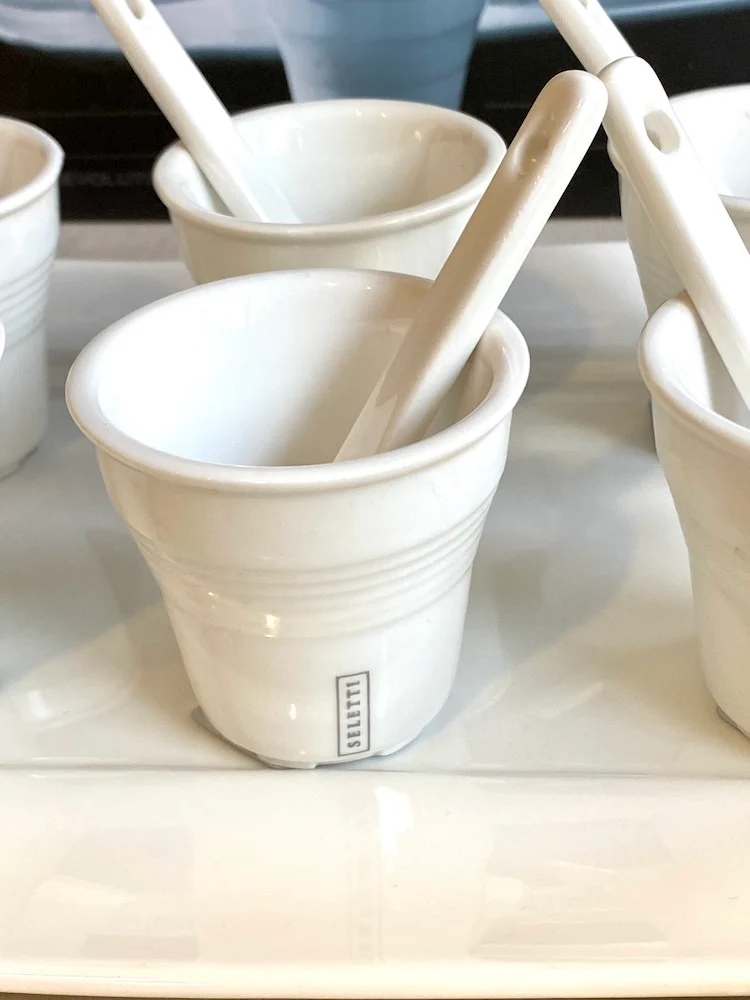 Kaffee Set 'COFFEE SET' aus Porzellan mit 6 Bechern + 6 Rührstäbe + 1 Tablett