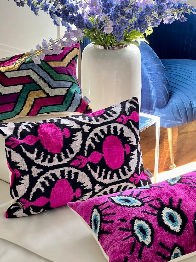 Kissen 'IKAT' aus Seidensamt - rosa Auge 40x60 cm