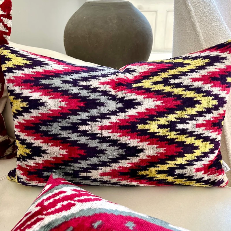 Kissen 'IKAT' aus Seidensamt - multicolor 40x60 cm
