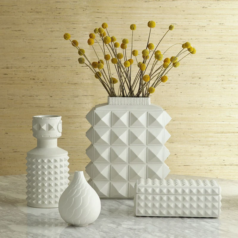 Box CHARADE STUDDED in matt weiß