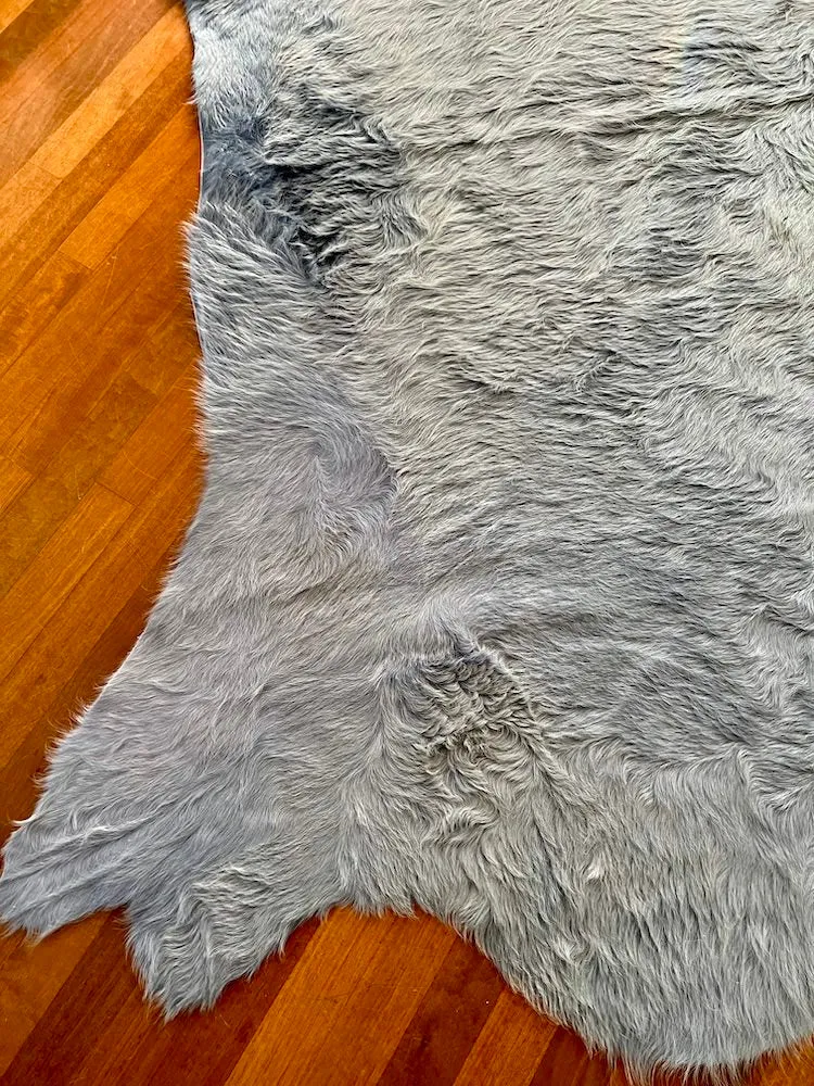 Kuhfell Teppich in GLICINE Silber-Blau