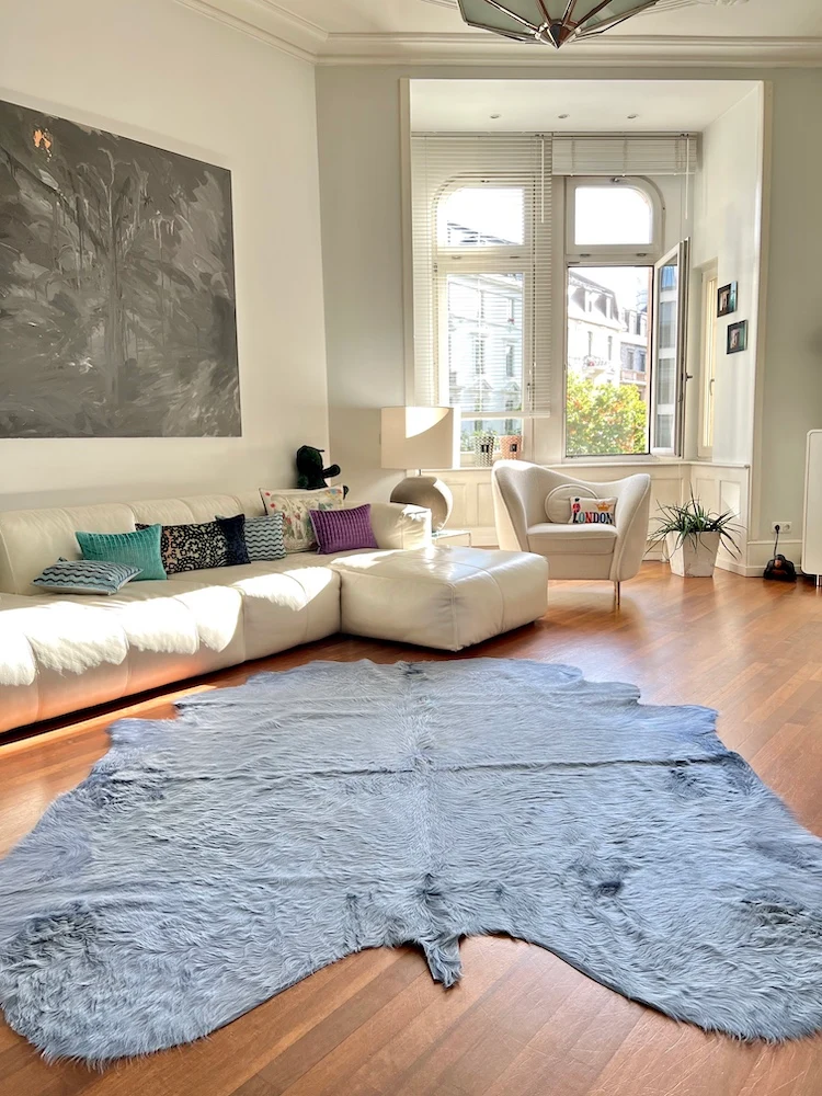 Kuhfell Teppich in GLICINE Silber-Blau