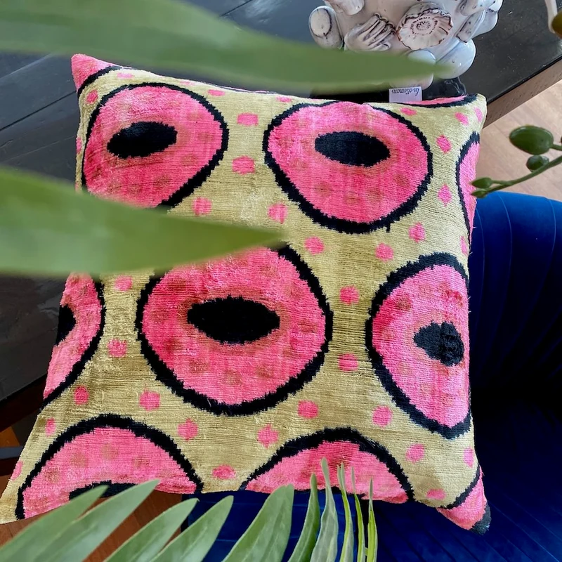 Samtkissen 'IKAT' - rosa 50x50 cm