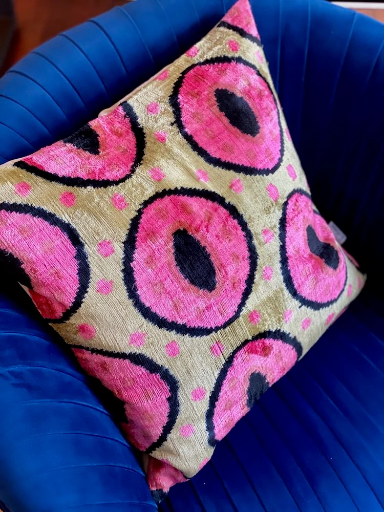 Samtkissen 'IKAT' - rosa 50x50 cm