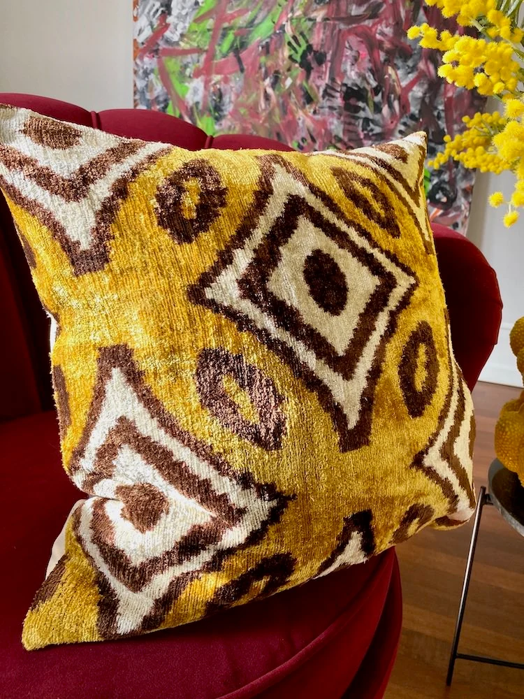 Samtkissen 'IKAT' - gelb 50x50 cm