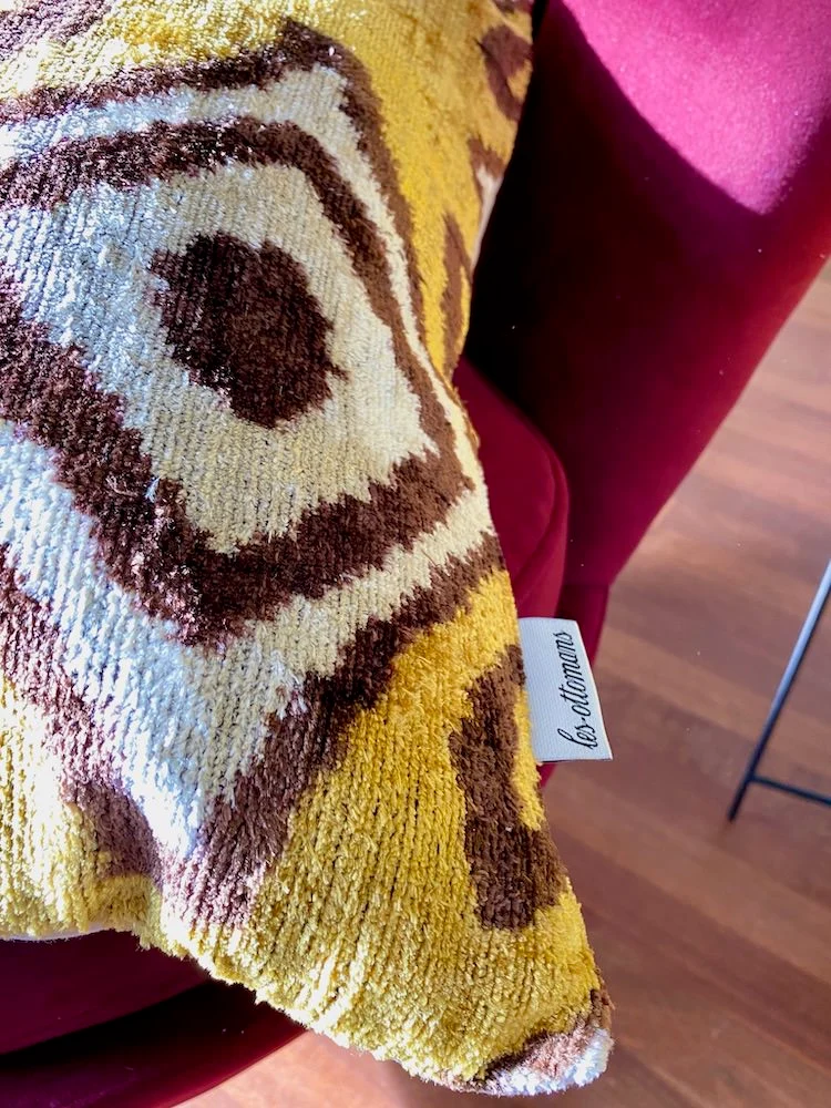 Samtkissen 'IKAT' - gelb 50x50 cm