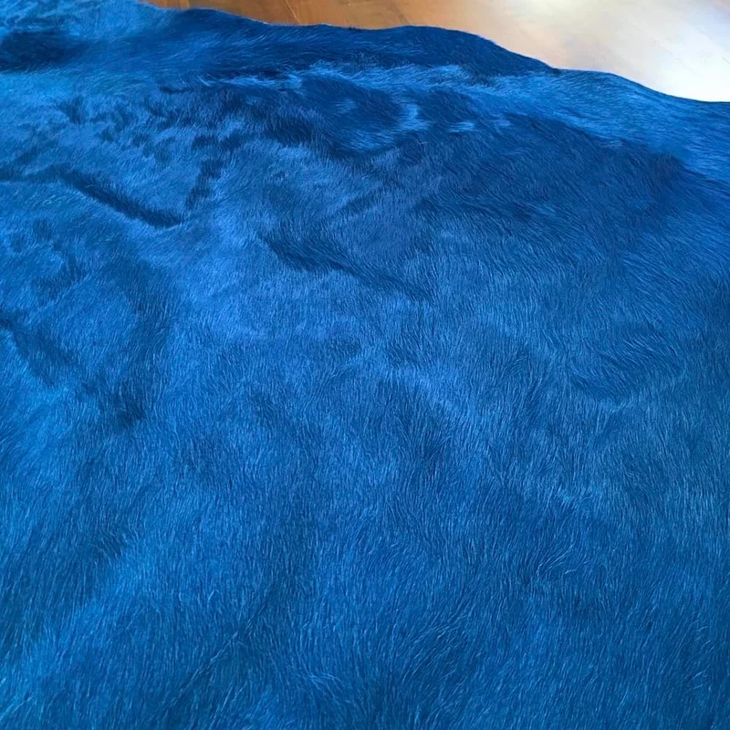 Kuhfell Teppich in Skyline-Blau