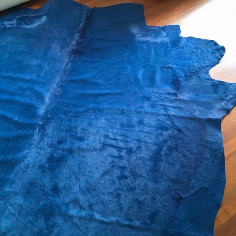 Kuhfell Teppich in Skyline-Blau