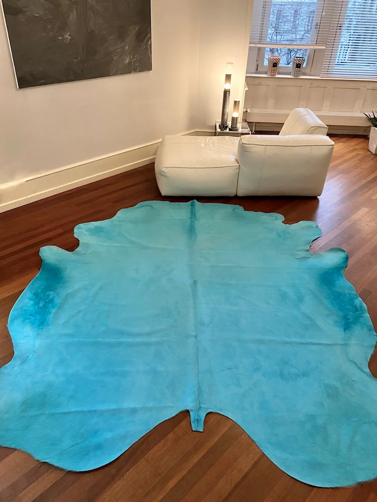 Kuhfell Teppich in Türkis