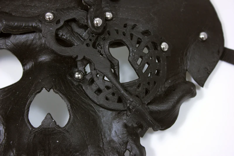 Steampunk Totenkopf Halbmaske mit Schlüssel - Schwarz