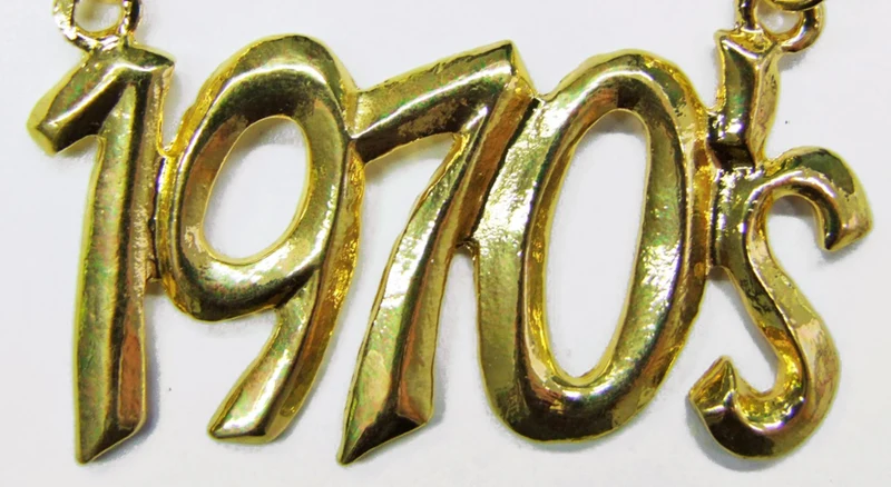 Goldene Halskette mit Jahreszahl 1970