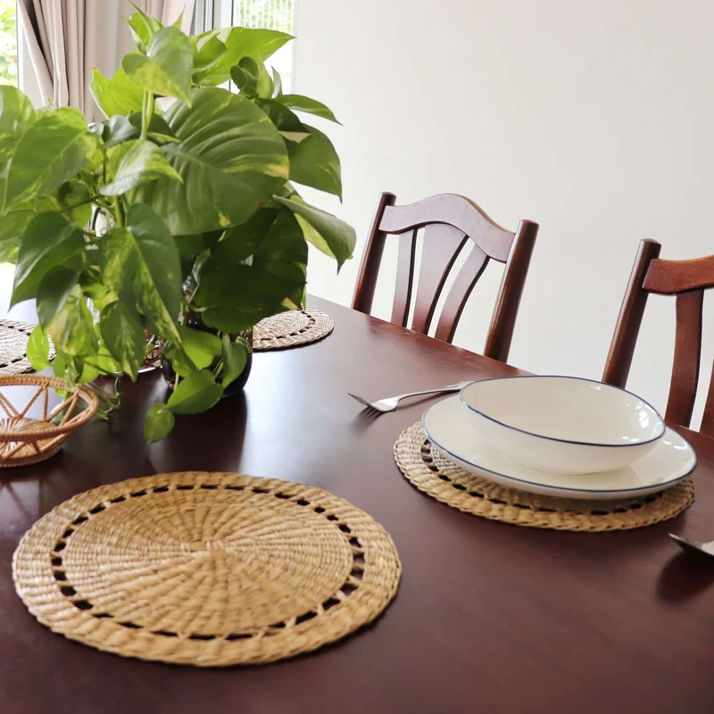 Lavin – Natural Sedge Round Placemat
