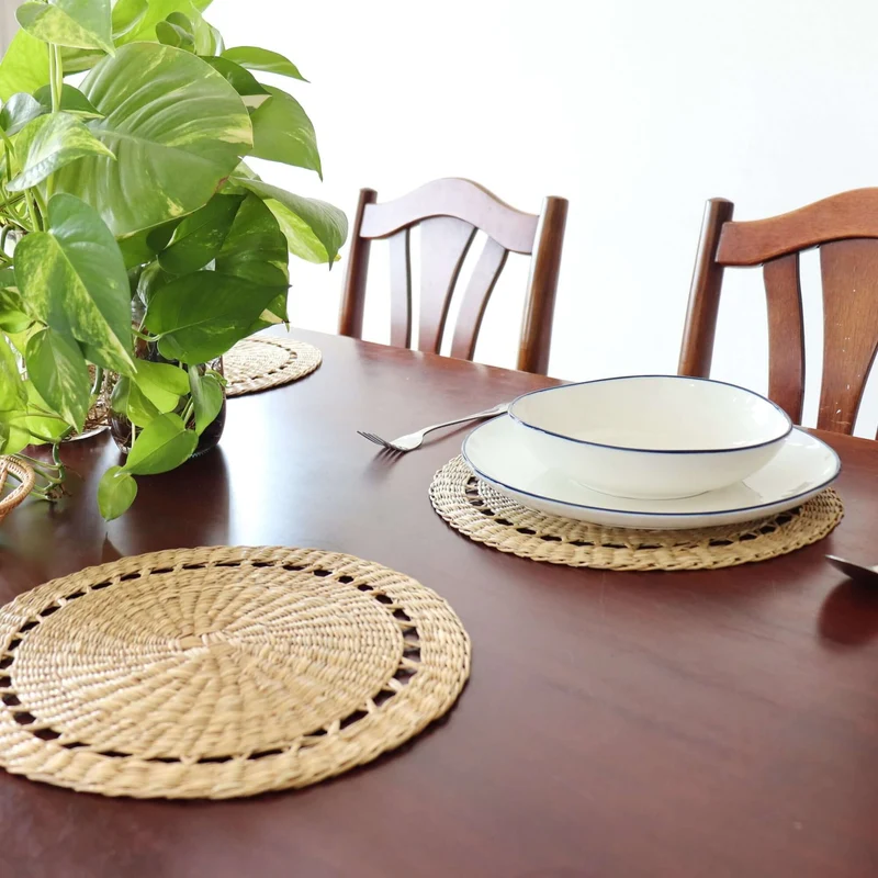 Lavin – Natural Sedge Round Placemat