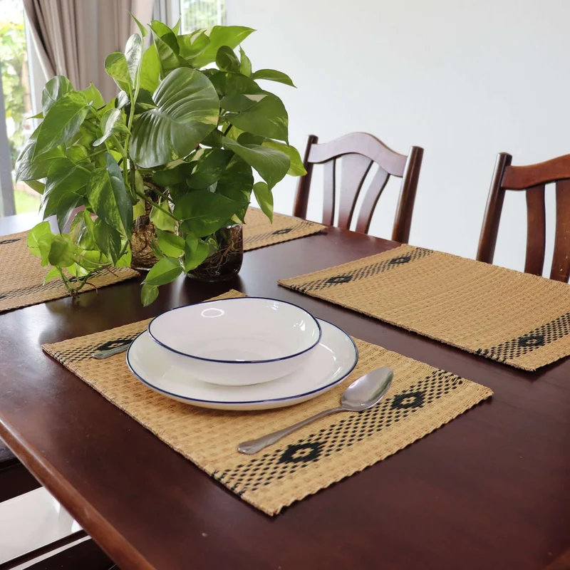 Lavida - Handwoven Sedge Placemat with Khid Pattern