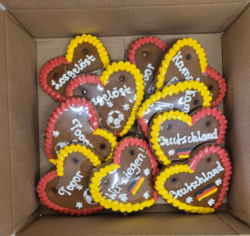 Lebkuchenherz Mischkarton XS (15cm) – Fussball Sprüche Deutschland Herzen - 10 Stück