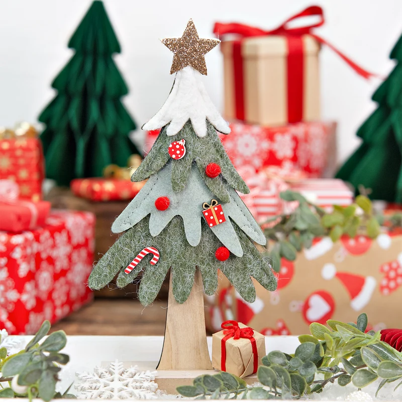 Weihnachtsbaum Aufsteller aus Filz, gruen mit Holzfuss, 12x24x4 cm