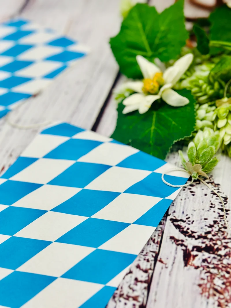 Fahnenketten aus Papier á 5 m (verschiedene Motive)