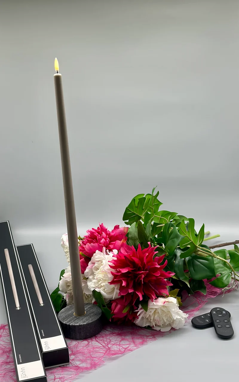 Klassische hohe LED-Stabkerze glatt (2,3 x 75 cm)