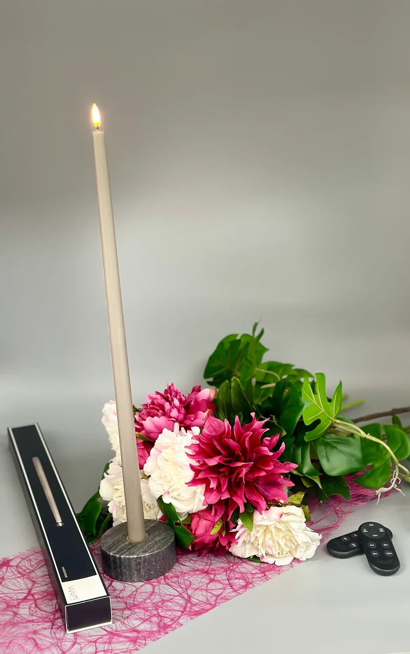 Klassische hohe LED-Stabkerze glatt (2,3 x 75 cm)