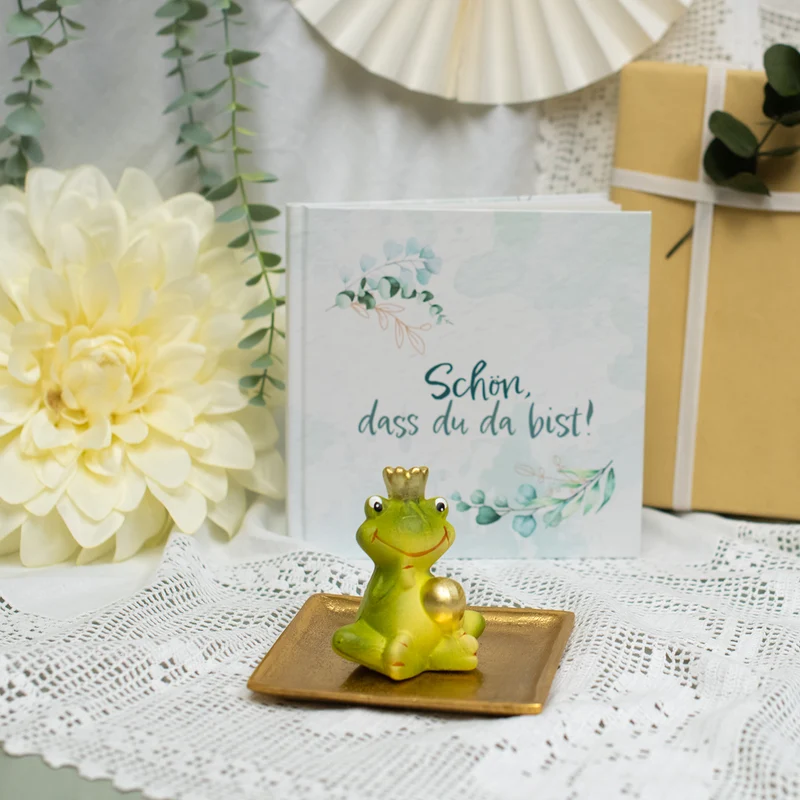 Froschkönig-Figur aus Keramik mit goldener Kugel 2er-Set in Grün