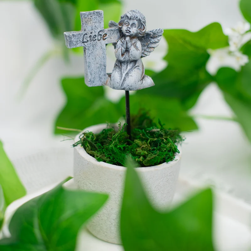 Trauer-Stecker Engel mit Kreuz aus Polyresin 2er-Set in Grau-Antik