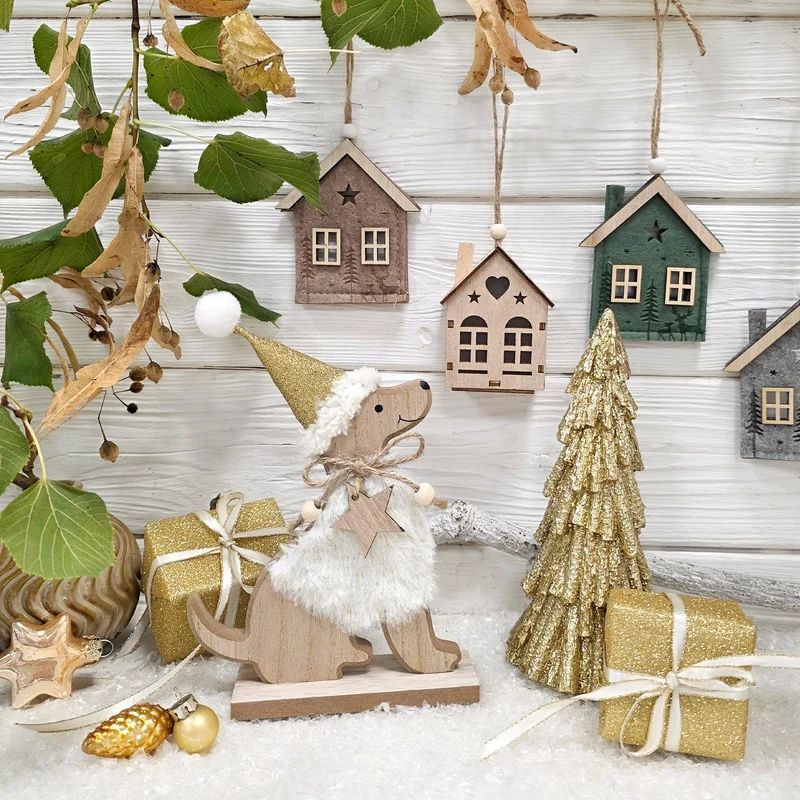 Logbuch-Verlag Weihnachtshund Holz 20 cm – Creme-goldene Dekofigur mit Stern und Glitzermütze – Weihnachtsdeko Hund zum Hinstellen