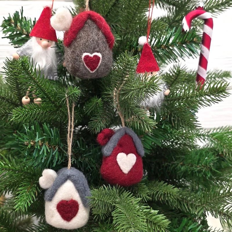 Filzanhänger Häuser 3er-Set Herz rot weiß grau 5x3x6 cm – Deko zum Aufhängen für Weihnachten & Winter – Logbuch-Verlag