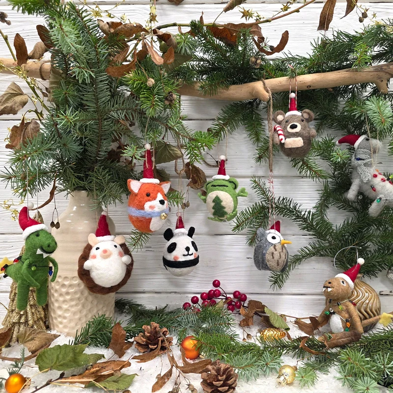 3er Set Filz Weihnachtsanhänger Xmas-Dino weihnachtliche Dinosauerier Weihnachtsdekoration bunt 10-13 cm