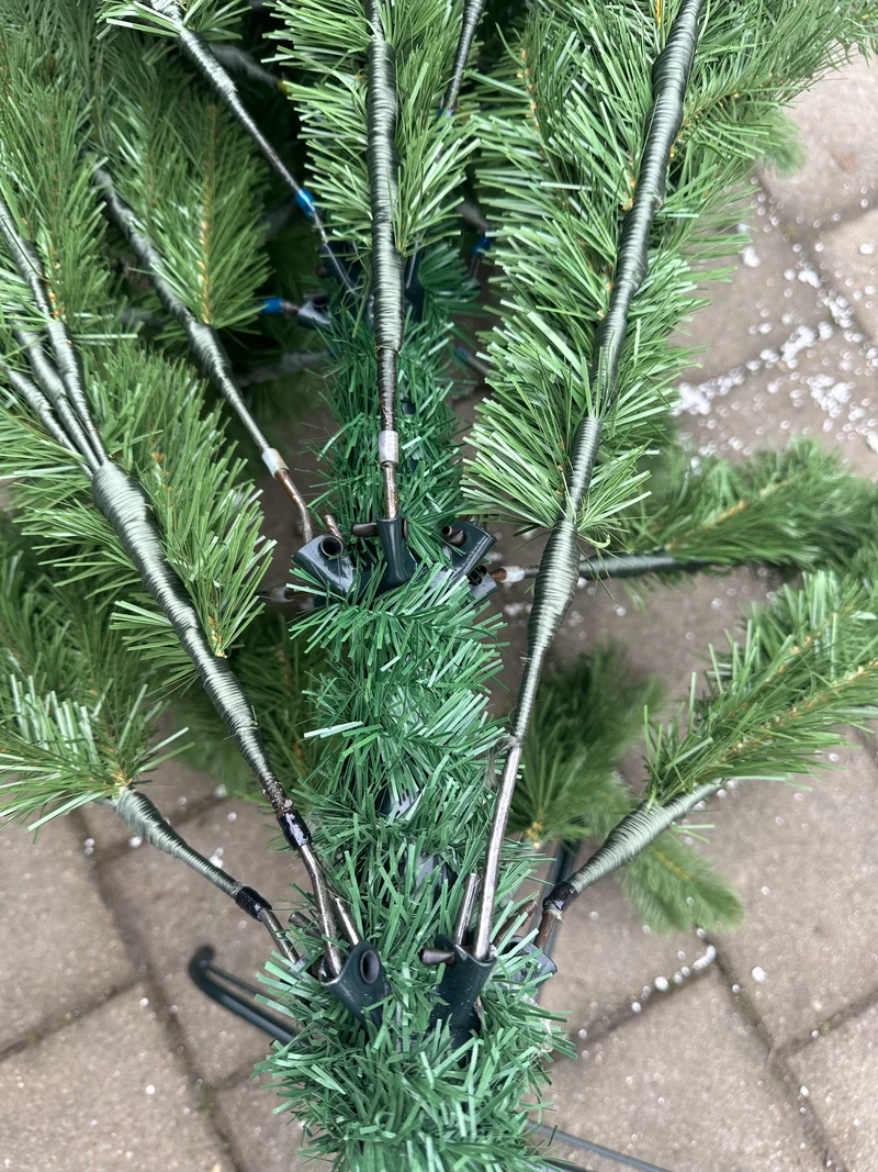künstl. Tannenbaum als Maibaumspitze